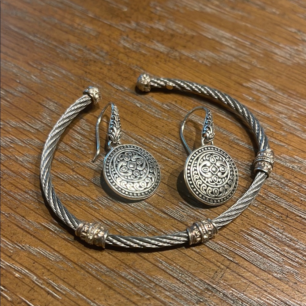 BUNDLE of 2/Sterling Silver
Earrings
Cuff